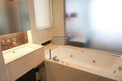 Badezimmer; fliesenboden, renoviert, tageslicht, moderner stil