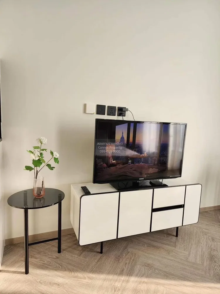 Wohnzimmer; moderner stil, holzboden, tageslicht