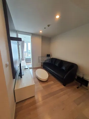 Wohnzimmer; blick, holzboden, tageslicht