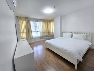 Schlafzimmer; holzboden, tageslicht