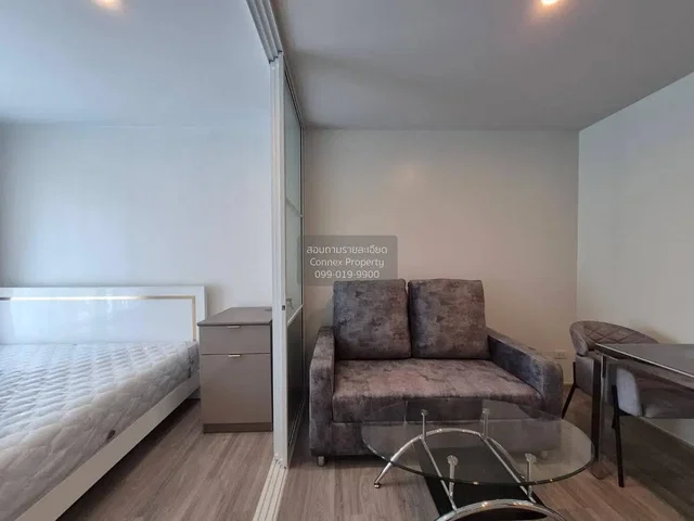 Schlafzimmer; holzboden, tageslicht, moderner stil