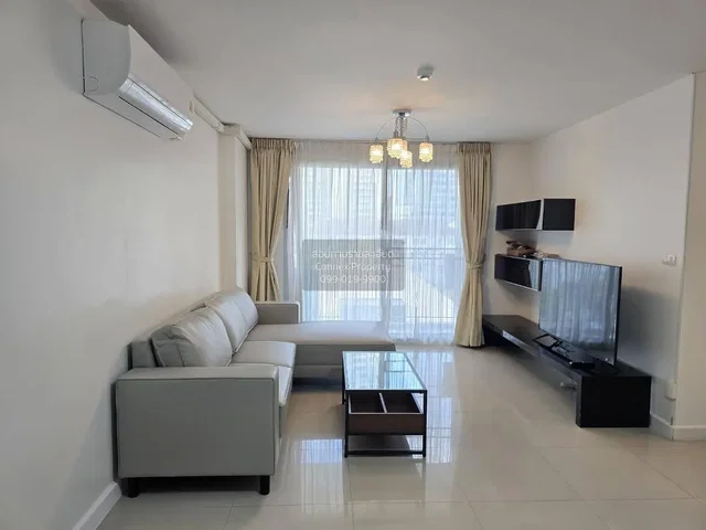 Wohnzimmer; tageslicht, moderner stil, fliesenboden