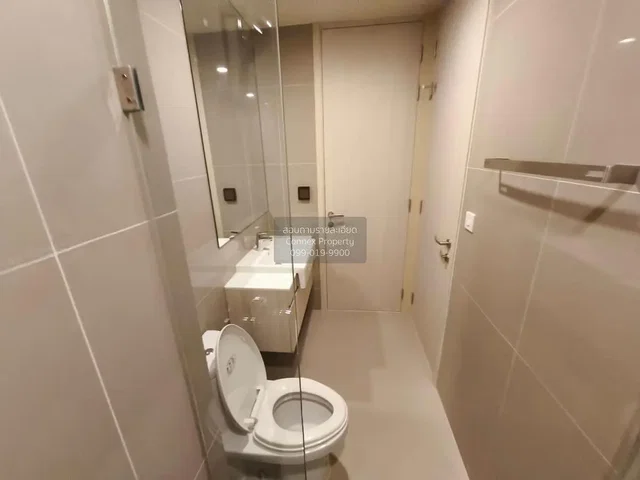 Toilette; fliesenboden, tageslicht, renoviert