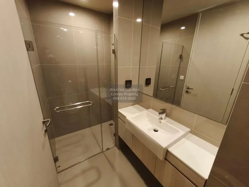Salle de bain; carrelage, rénové, lumière naturelle, style moderne