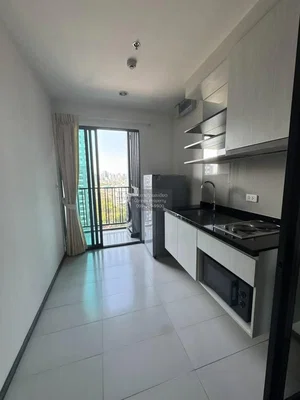 Cuisine; vue, électroménager, carrelage, lumière naturelle