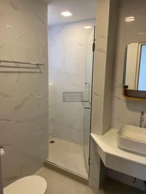 Badezimmer; fliesenboden, renoviert, tageslicht, moderner stil