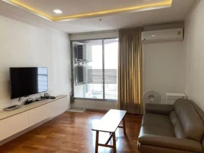 Wohnzimmer; blick, holzboden, tageslicht, moderner stil