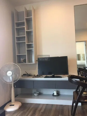 Wohnzimmer; fliesenboden, moderner stil