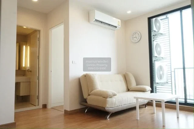 Soggiorno; pavimento in legno, luce naturale