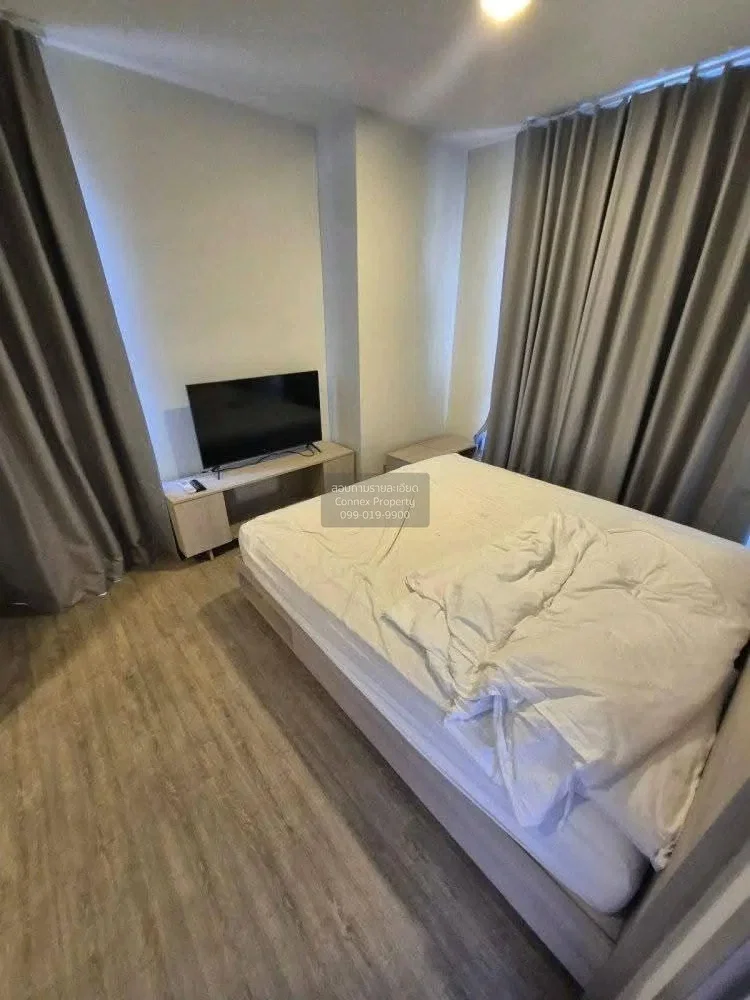 Schlafzimmer; holzboden, tageslicht