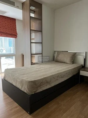 Chambre; lumière naturelle, parquet