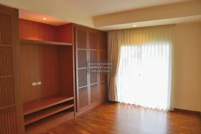 Schlafzimmer; holzboden, tageslicht