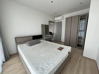 Chambre; parquet, lumière naturelle