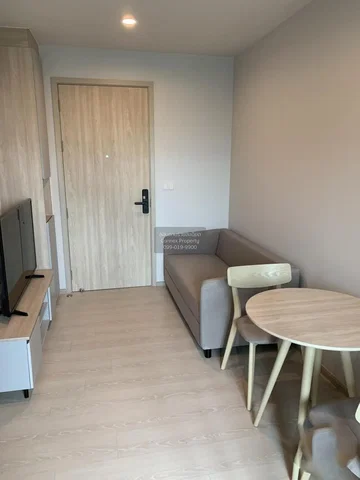 Living room; modern style, wood floor, natural light