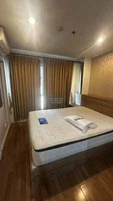 Schlafzimmer; tageslicht, holzboden