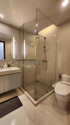 Salle de bain; carrelage, lumière naturelle