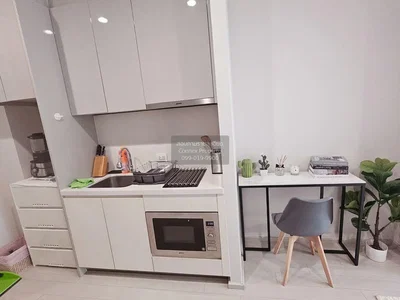 Kuchyně; kuchyňské spotřebiče, moderní styl, přirozené světlo