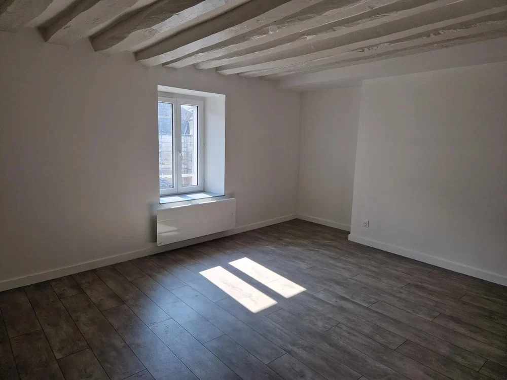 Obývací pokoj; přirozené světlo, dlažba