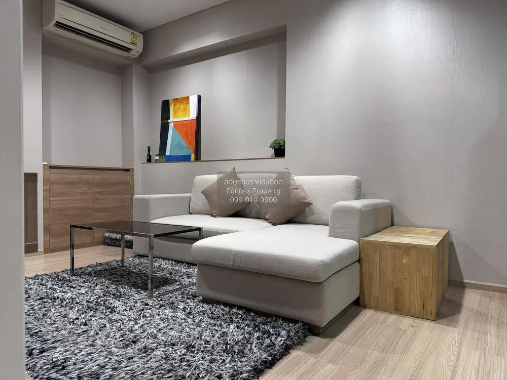 Wohnzimmer; moderner stil, holzboden, tageslicht