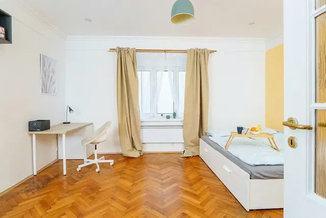 Chambre; parquet, lumière naturelle