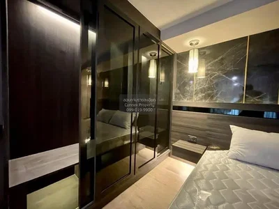 Chambre; style moderne, parquet, lumière naturelle