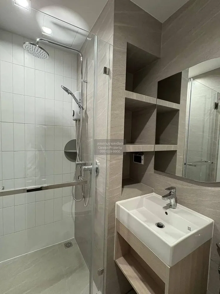 Salle de bain; carrelage, rénové, lumière naturelle, style moderne