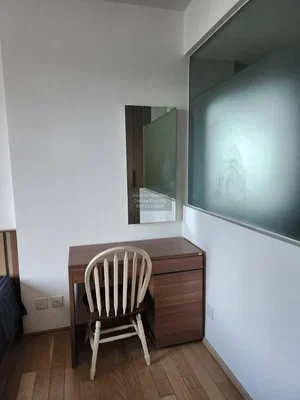 Chambre; parquet, lumière naturelle