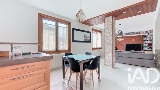 Obývačka; prirodzené svetlo, moderný štýl