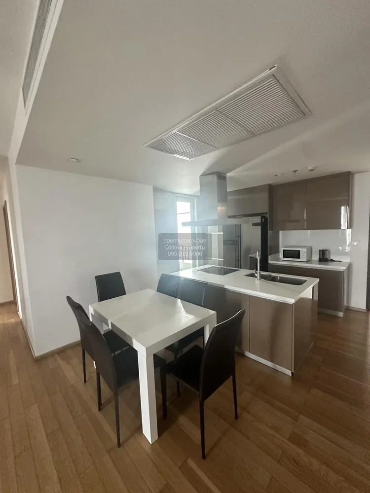 Cuisine; électroménager, parquet, lumière naturelle