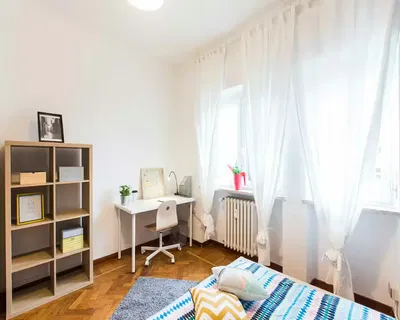 Yatak odası; doğal ışık, modern stil