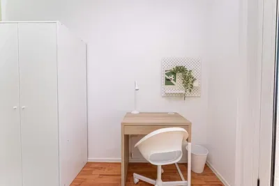 Camera dei bambini; pavimento in legno, stile moderno