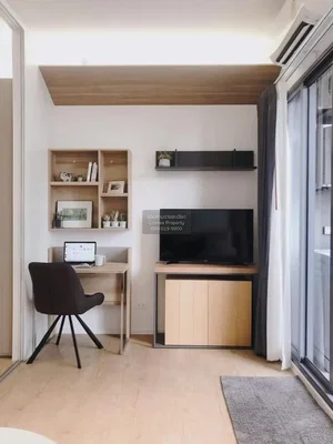 Schlafzimmer; holzboden, tageslicht, moderner stil