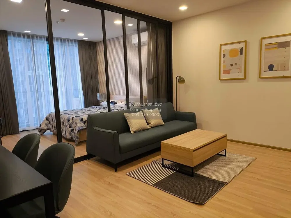 Wohnzimmer; holzboden, tageslicht, moderner stil