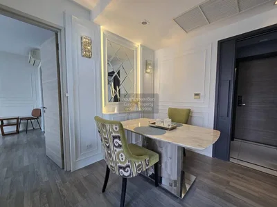 Salle à manger; style moderne, parquet