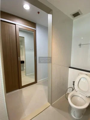 Toilette; fliesenboden