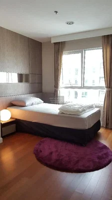 Chambre; lumière naturelle, parquet