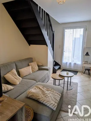 Oturma odası; doğal ışık, modern stil