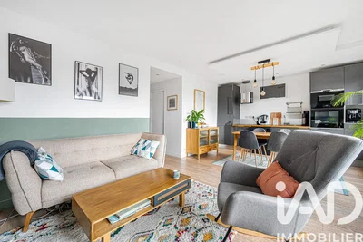 Wohnzimmer; moderner stil, holzboden, tageslicht
