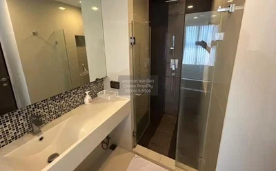 Salle de bain; carrelage, lumière naturelle
