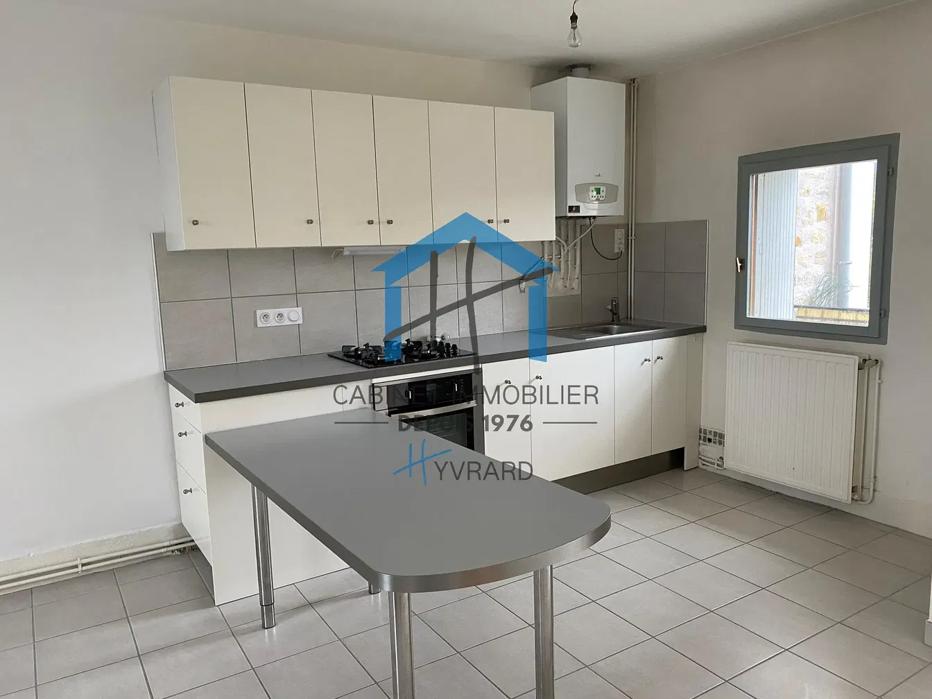 Mutfak; mutfak aletleri, fayans zemin