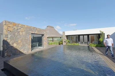 Кућа и околина; поглед, природно светло