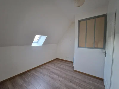 Kinderzimmer; holzboden, tageslicht, renoviert