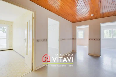 Autre; carrelage, nécessite rénovation, lumière naturelle