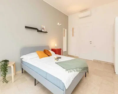 Yatak odası; doğal ışık, fayans zemin