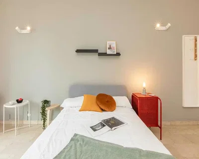 Yatak odası; doğal ışık, modern stil