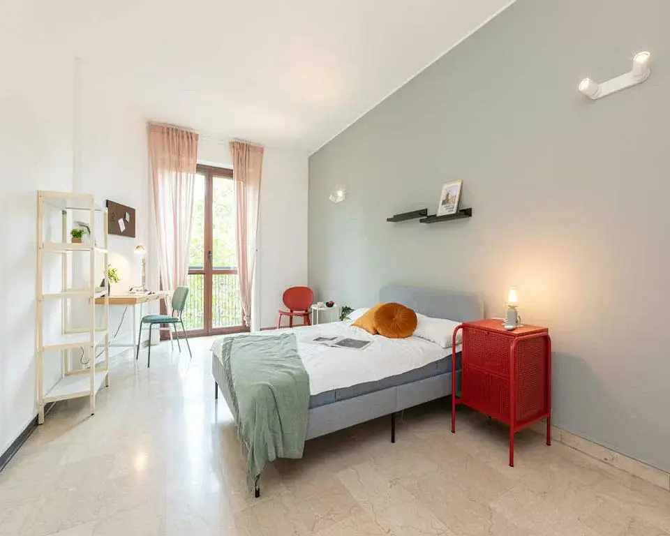 Yatak odası; doğal ışık, modern stil