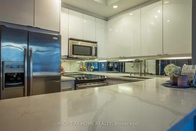 Cucina; elettrodomestici, ristrutturato, luce naturale, stile moderno