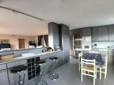 مطبخ; أجهزة المطبخ, أرضية من البلاط