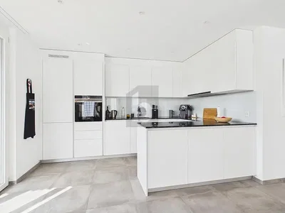 Küche; küchengeräte, fliesenboden, tageslicht, moderner stil