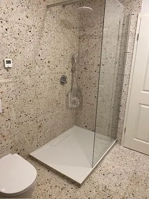 Kupaonica; pločice, renoviran, prirodno svjetlo